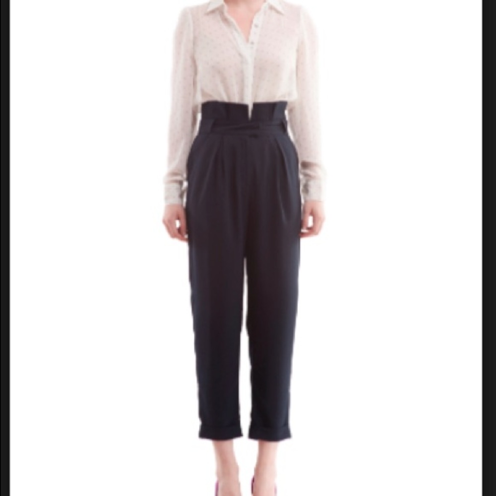 Aijek Paperbag pants in navy